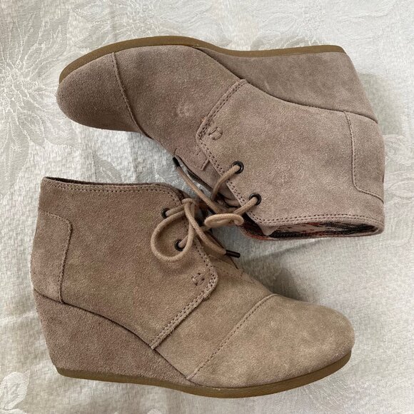 TOMS Suede Leather Wedge Booties Lace Up Boots Shoes 6.5 - Picture 4 of 16